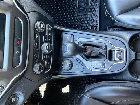 Used 2020 Jeep Cherokee Trailhawk w/ Cold Weather Group AWD/4WD image 30