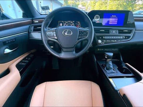 Used 2025 Lexus ES 350 w/ Premium Package FWD image 8