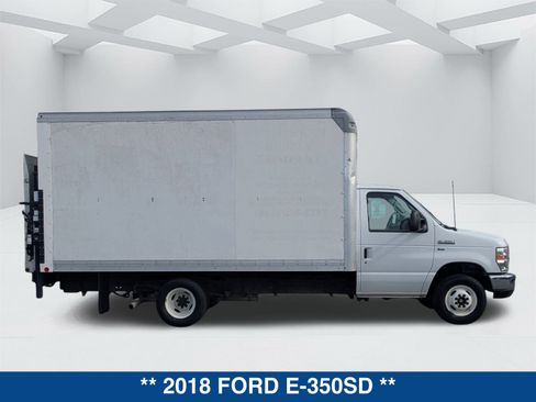 Used 2018 Ford E-350 and Econoline 350 Super Duty w/ Power Windows & Locks Group image 3