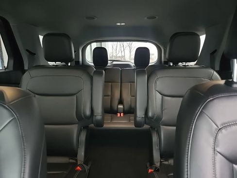 Used 2023 Ford Explorer XLT w/ Equipment Group 202A image 34