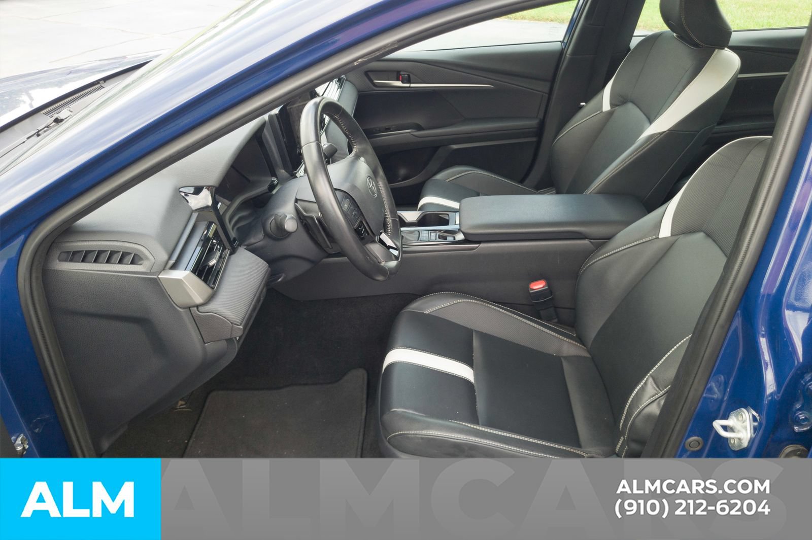 Used 2025 Toyota Camry SE FWD image 15