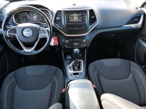 Used 2016 Jeep Cherokee Latitude image 10