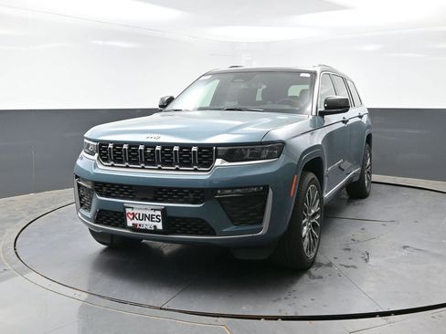 New 2026 Jeep Grand Cherokee L Summit w/ MOPAR Finishing Package AWD/4WD image 4