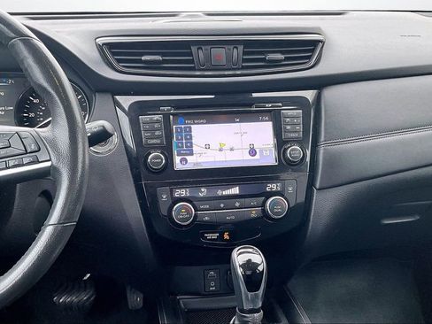 Used 2017 Nissan Rogue SL image 9