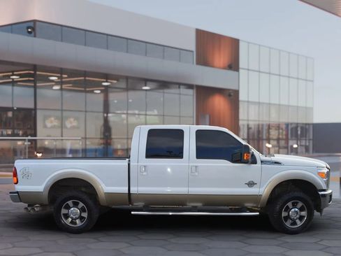 Used 2011 Ford F250 Lariat w/ Lariat Interior Pkg image 9