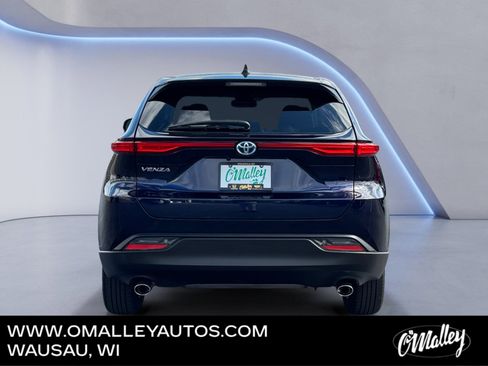 Used 2023 Toyota Venza LE AWD/4WD image 4