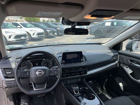 Used 2025 Nissan Rogue SV image 35