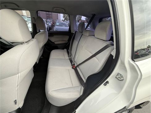 Used 2018 Subaru Forester 2.5i AWD/4WD image 16