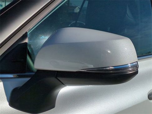 Used 2022 Toyota Highlander XLE image 13