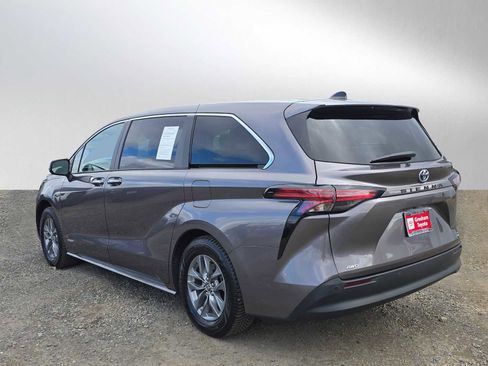 Certified 2021 Toyota Sienna XLE AWD/4WD image 6