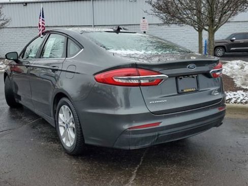 Used 2020 Ford Fusion SE image 2
