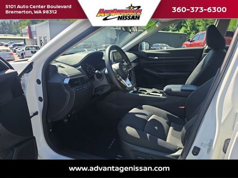 Used 2024 Nissan Altima 2.5 SV FWD image 18