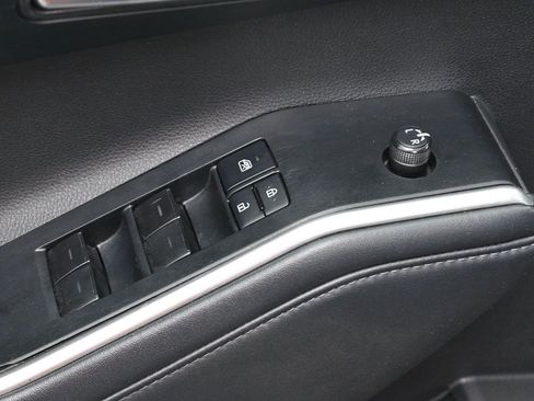 Used 2022 Toyota Highlander XLE FWD image 12