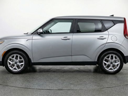 Used 2025 Kia Soul LX w/ LX Technology Package image 5