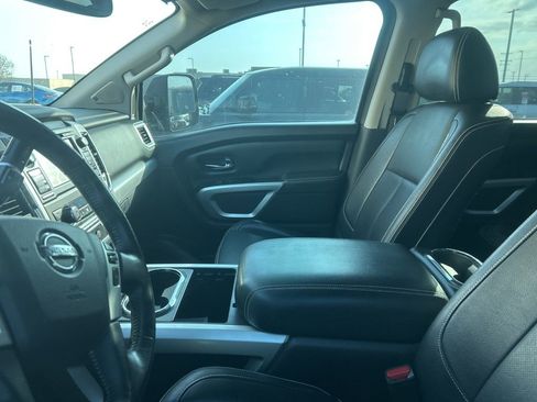 Used 2018 Nissan Titan PRO-4X w/ Pro-4x Convenience Package image 10