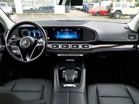 Used 2024 Mercedes-Benz GLS 450 4MATIC image 9