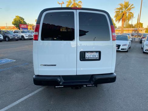 Used 2019 Chevrolet Express 2500 w/ Driver Convenience Package image 4