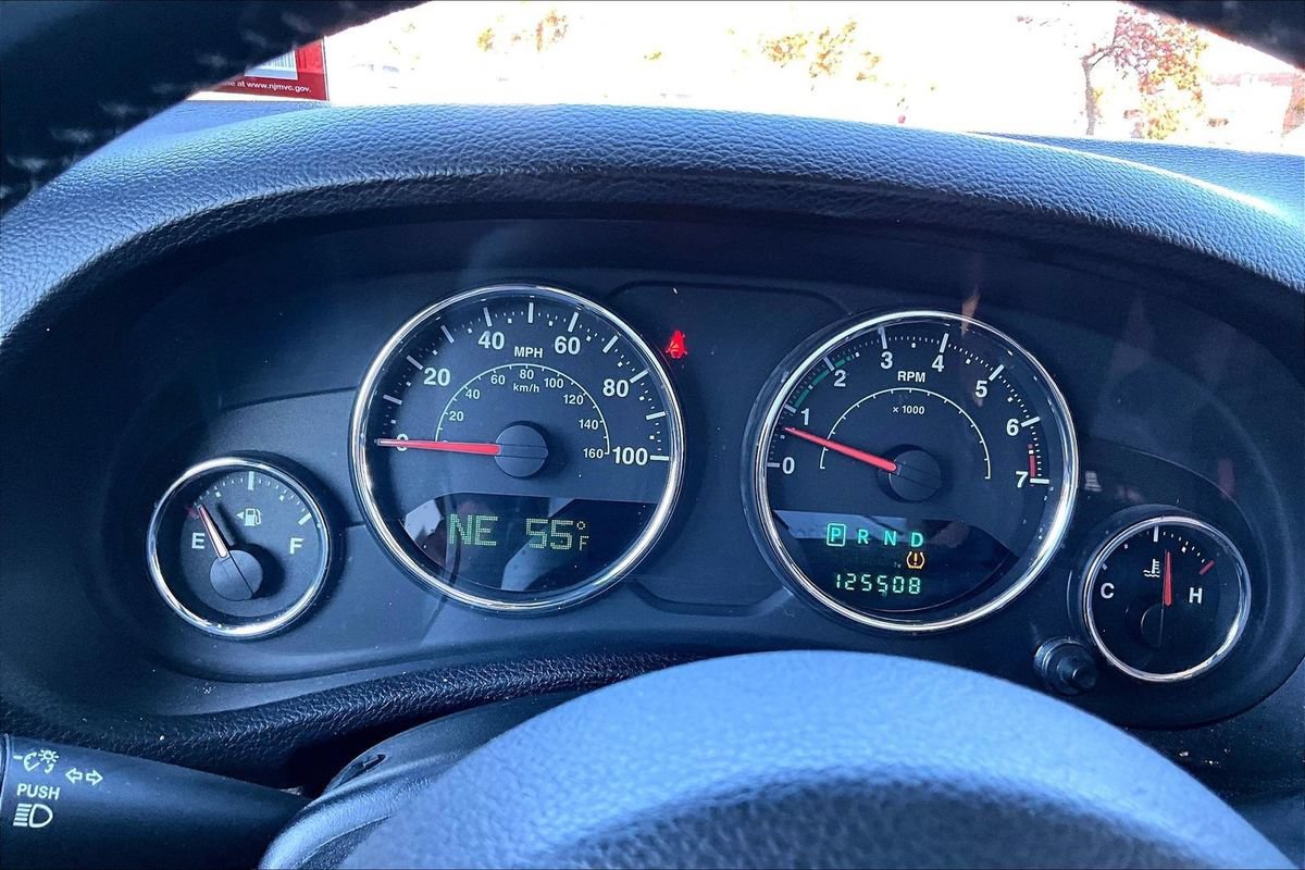 Used 2012 Jeep Wrangler Unlimited Sahara w/ Dual Top Group AWD/4WD image 24