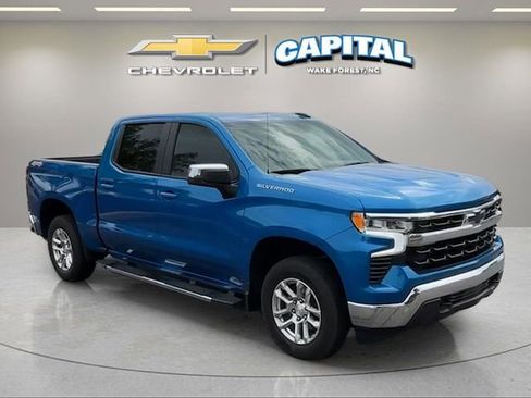 Used 2023 Chevrolet Silverado 1500 LT AWD/4WD image 7