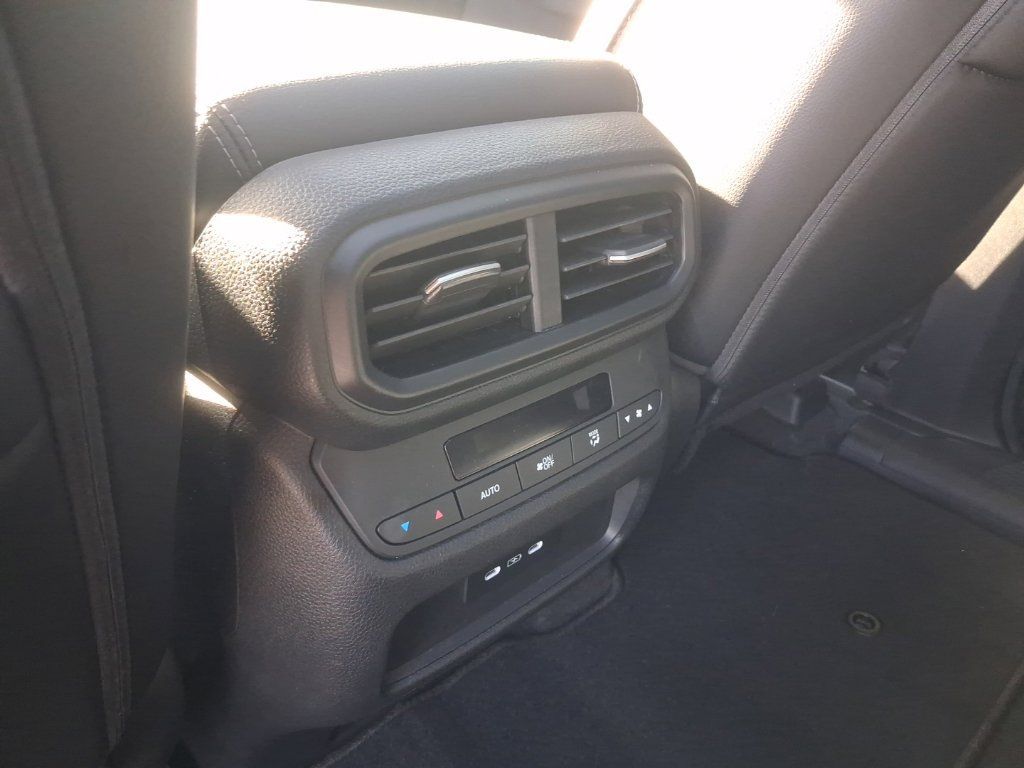 Used 2025 Honda Pilot Touring image 25