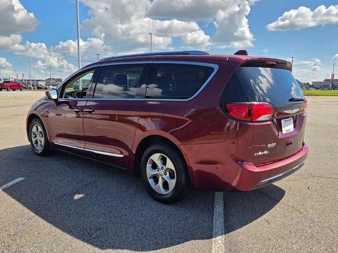 Used 2017 Chrysler Pacifica Touring-L Plus w/ Advanced Safetytec Group FWD image 9