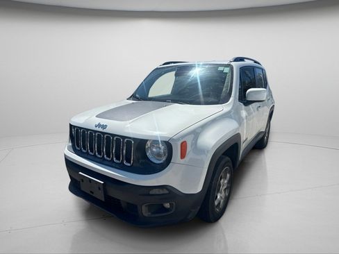 Used 2017 Jeep Renegade Latitude AWD/4WD image 4