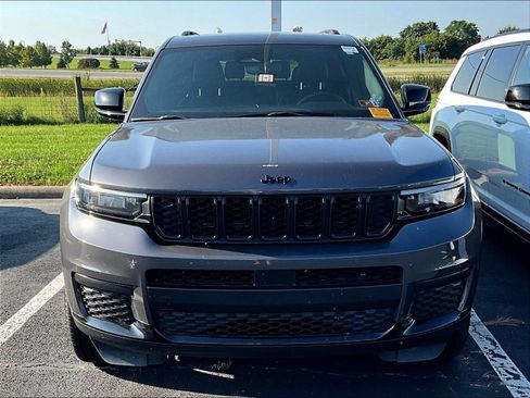 Used 2023 Jeep Grand Cherokee L Laredo AWD/4WD image 2