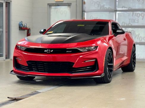 Used 2021 Chevrolet Camaro SS RWD image 3