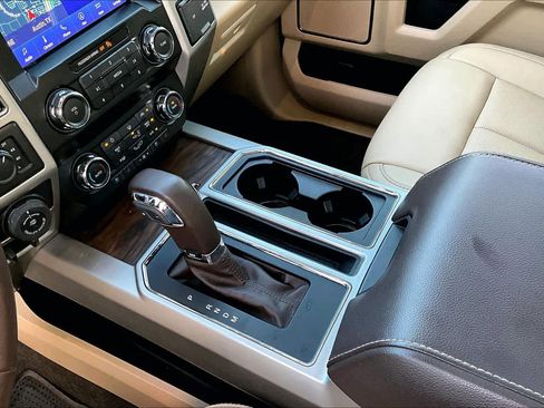 Used 2020 Ford F150 Lariat image 16