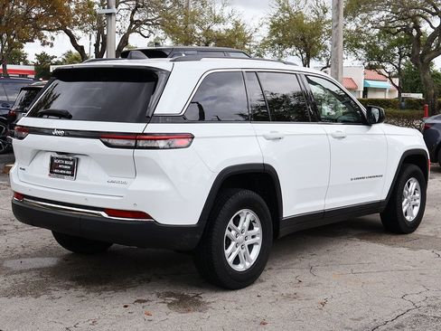 Used 2022 Jeep Grand Cherokee Laredo w/ Luxury Tech Group I image 9