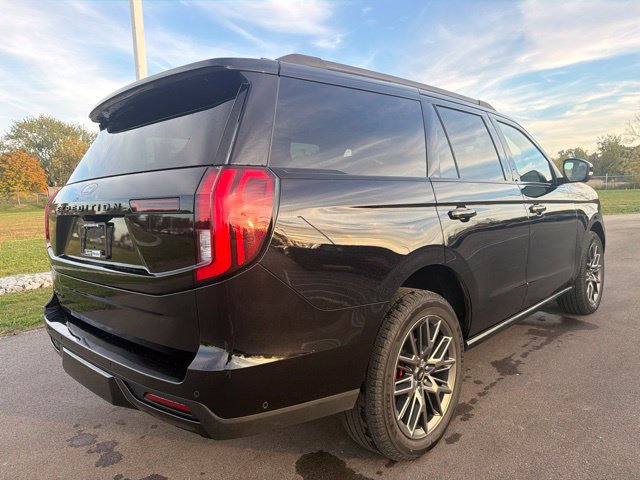Used 2025 Ford Expedition Platinum w/ Stealth Performance Package AWD/4WD image 7