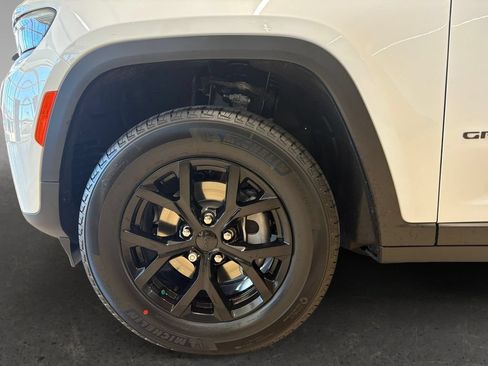 New 2026 Jeep Grand Cherokee Altitude RWD image 2