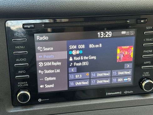 Used 2018 Toyota Sienna XLE image 24