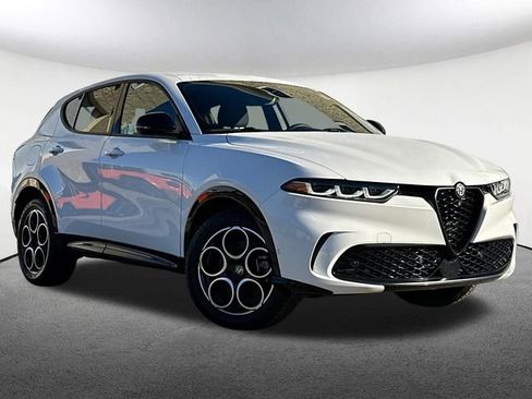 Used 2025 Alfa Romeo Tonale w/ Active Assist Package image 2