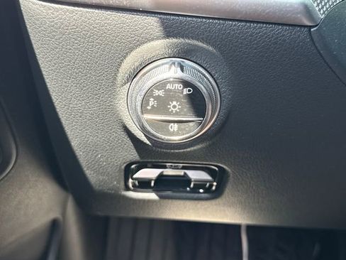 Used 2023 Mercedes-Benz C 300 4MATIC Sedan image 32