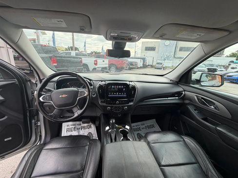 Used 2018 Chevrolet Traverse LT FWD image 12