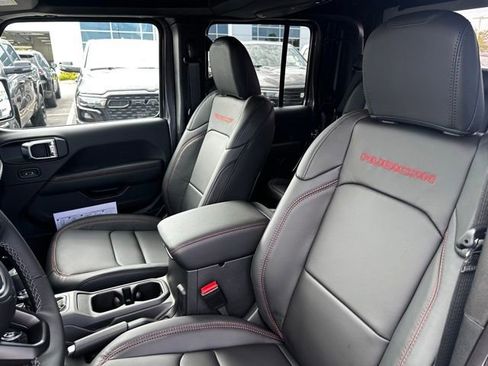 New 2025 Jeep Gladiator Rubicon w/ Convenience Group image 18