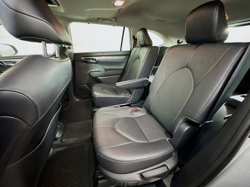Used 2021 Toyota Highlander Limited image 28