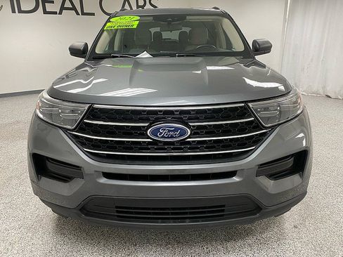 Used 2021 Ford Explorer XLT image 2