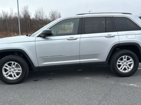 Used 2022 Jeep Grand Cherokee Laredo w/ Luxury Tech Group I image 12