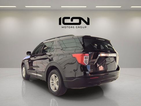 Used 2023 Ford Explorer XLT AWD/4WD image 2