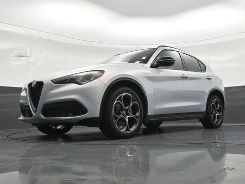 Used 2025 Alfa Romeo Stelvio Sprint w/ Veloce Package AWD/4WD image 23