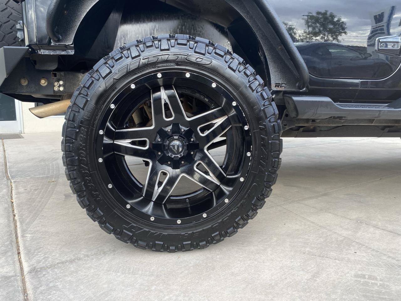 Used 2017 Jeep Wrangler Unlimited Sahara w/ Connectivity Group AWD/4WD image 6