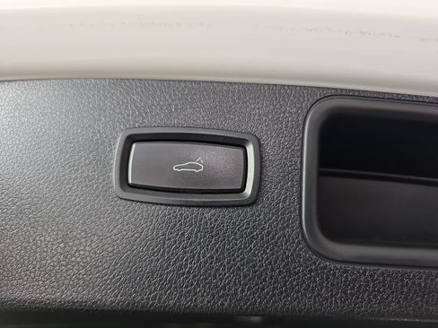 Used 2018 Porsche Macan AWD/4WD image 13