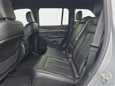 Used 2024 Jeep Grand Cherokee Limited image 18