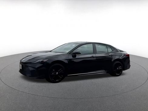 Used 2025 Toyota Camry SE image 14