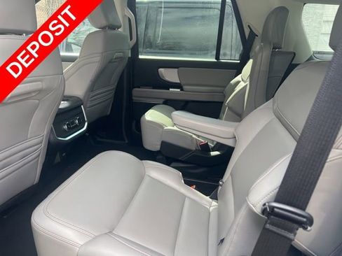 Used 2025 Ford Expedition Active image 5