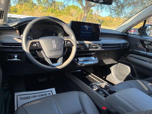 Used 2025 Lincoln Corsair Grand Touring image 10