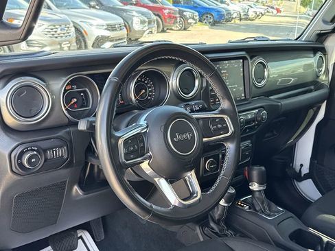 Used 2022 Jeep Wrangler Unlimited Sahara AWD/4WD image 23