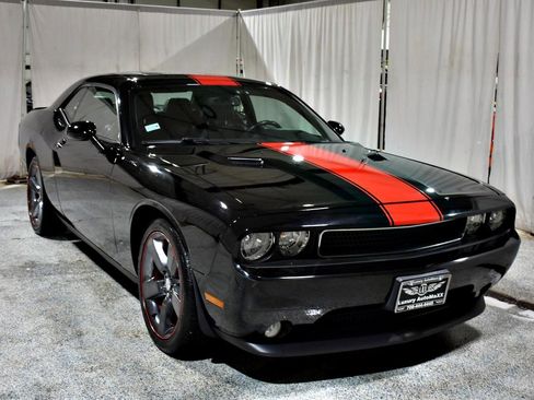 Used 2013 Dodge Challenger SXT image 4